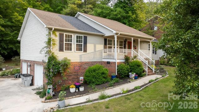 1011 Cambridge Court, Lenoir, NC 28645