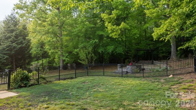 1011 Cambridge Court, Lenoir, NC 28645