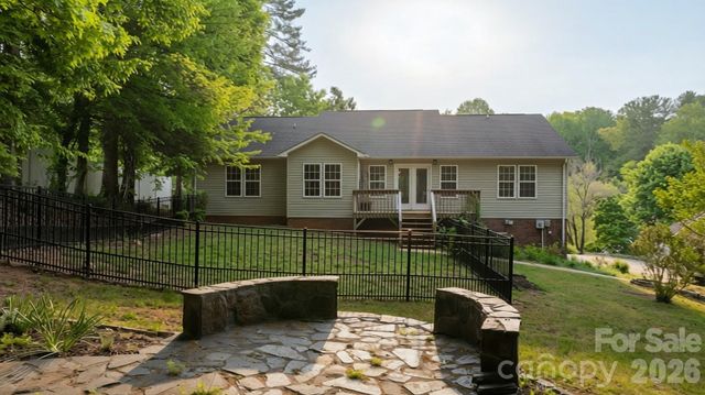 1011 Cambridge Court, Lenoir, NC 28645