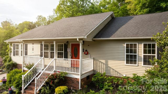 1011 Cambridge Court, Lenoir, NC 28645