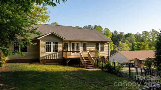 1011 Cambridge Court, Lenoir, NC 28645
