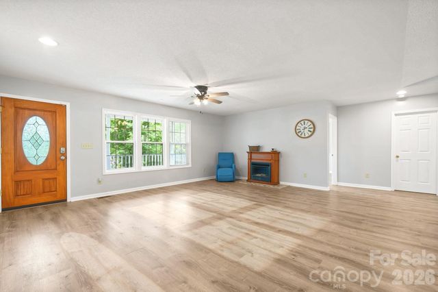 1011 Cambridge Court, Lenoir, NC 28645