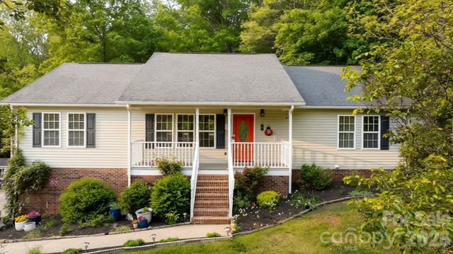 1011 Cambridge Court, Lenoir, NC 28645