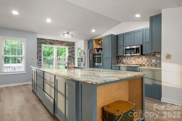1011 Cambridge Court, Lenoir, NC 28645