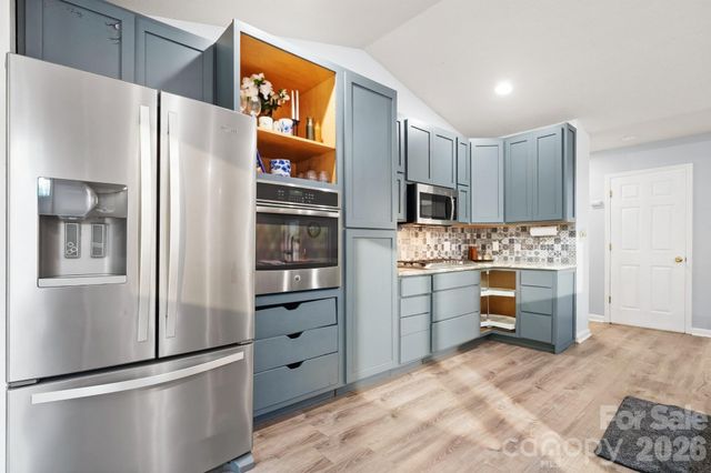1011 Cambridge Court, Lenoir, NC 28645