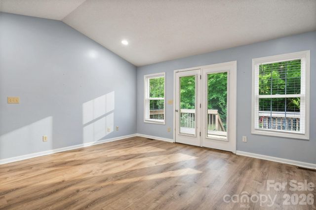 1011 Cambridge Court, Lenoir, NC 28645