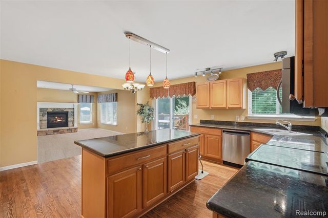 170 Fairhill Way, Howell, MI 48843