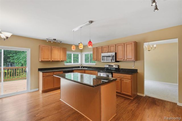 170 Fairhill Way, Howell, MI 48843
