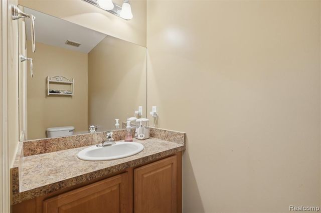 170 Fairhill Way, Howell, MI 48843