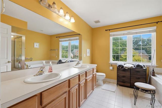 170 Fairhill Way, Howell, MI 48843