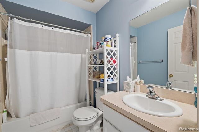 170 Fairhill Way, Howell, MI 48843