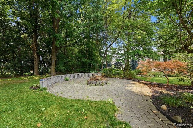 170 Fairhill Way, Howell, MI 48843