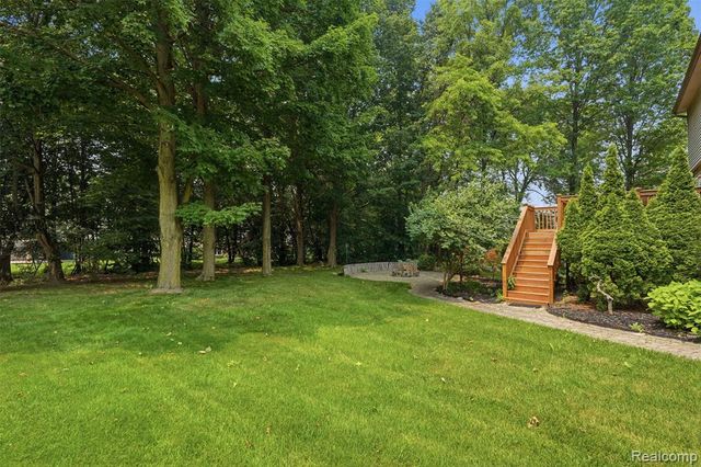 170 Fairhill Way, Howell, MI 48843