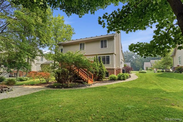 170 Fairhill Way, Howell, MI 48843