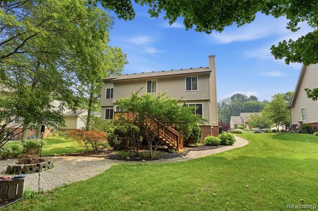 170 Fairhill Way, Howell, MI 48843