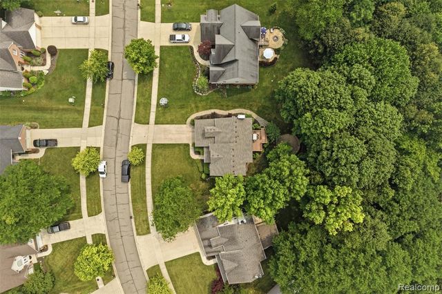 170 Fairhill Way, Howell, MI 48843
