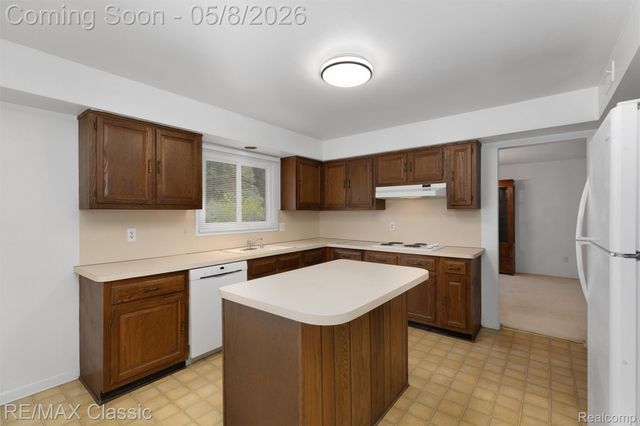 36953 Fox Glen, Farmington Hills, MI 48331