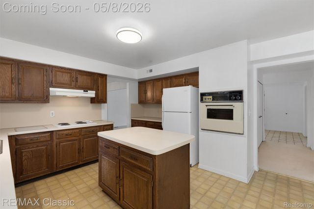 36953 Fox Glen, Farmington Hills, MI 48331