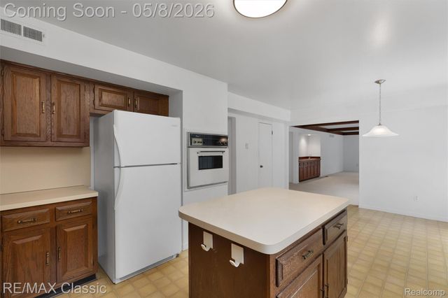 36953 Fox Glen, Farmington Hills, MI 48331