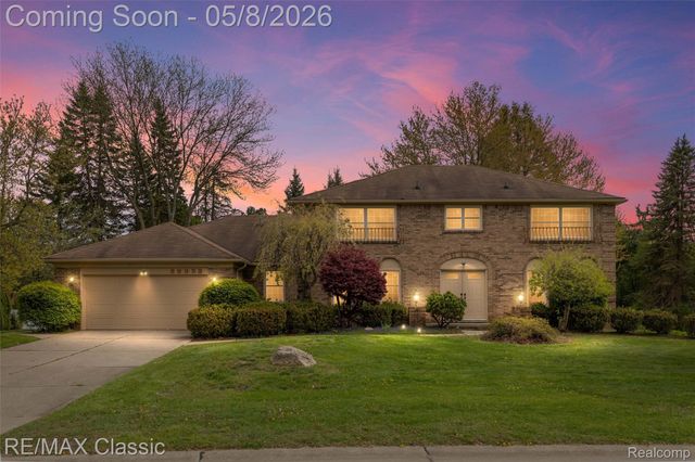 36953 Fox Glen, Farmington Hills, MI 48331