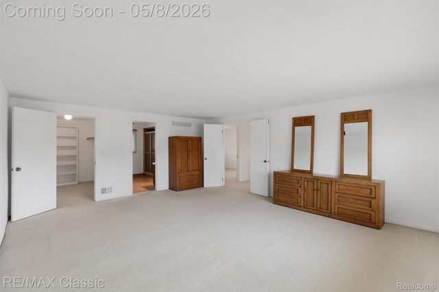 36953 Fox Glen, Farmington Hills, MI 48331