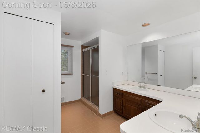 36953 Fox Glen, Farmington Hills, MI 48331