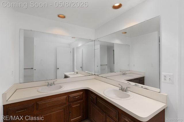 36953 Fox Glen, Farmington Hills, MI 48331