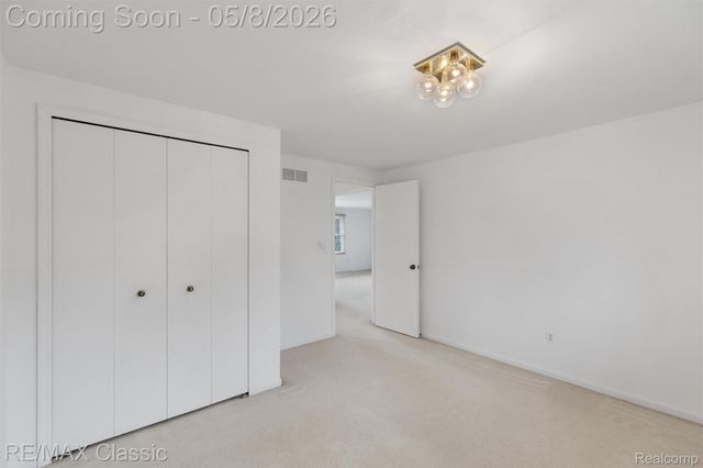 36953 Fox Glen, Farmington Hills, MI 48331