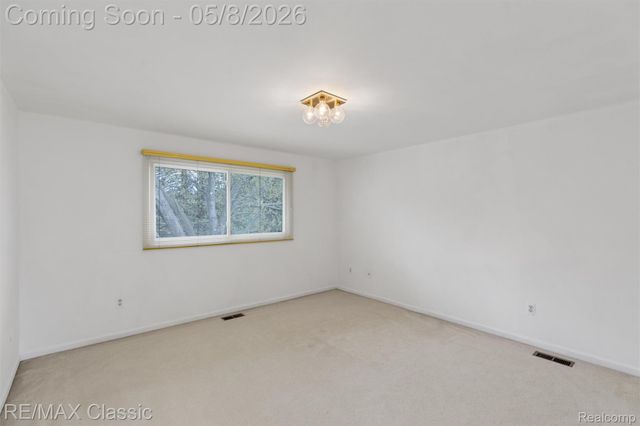 36953 Fox Glen, Farmington Hills, MI 48331