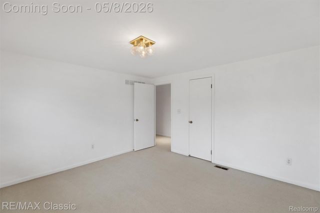 36953 Fox Glen, Farmington Hills, MI 48331