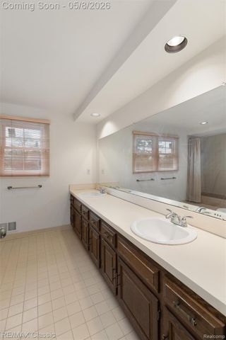 36953 Fox Glen, Farmington Hills, MI 48331