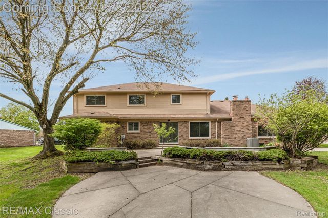 36953 Fox Glen, Farmington Hills, MI 48331