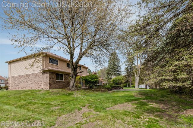 36953 Fox Glen, Farmington Hills, MI 48331