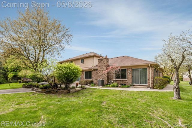 36953 Fox Glen, Farmington Hills, MI 48331