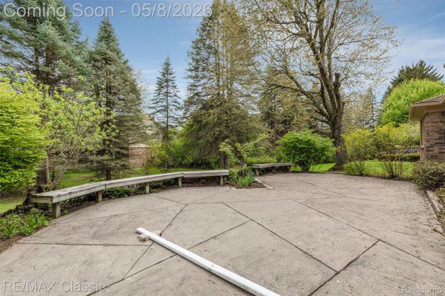 36953 Fox Glen, Farmington Hills, MI 48331