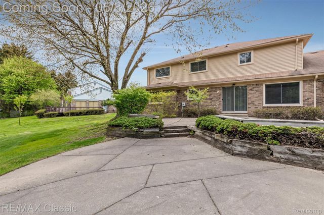 36953 Fox Glen, Farmington Hills, MI 48331