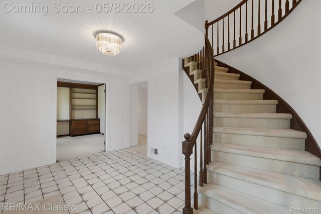 36953 Fox Glen, Farmington Hills, MI 48331