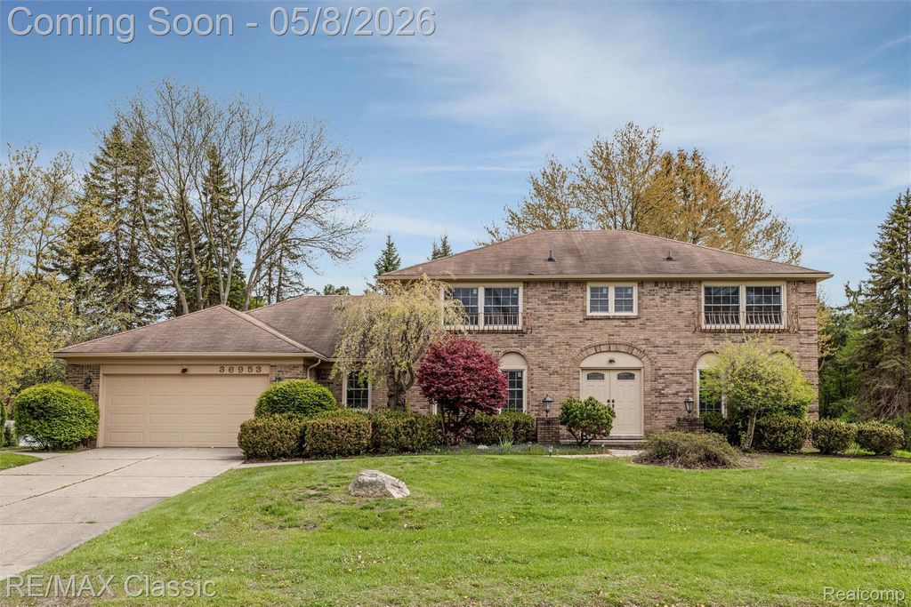 36953 Fox Glen, Farmington Hills, MI 48331