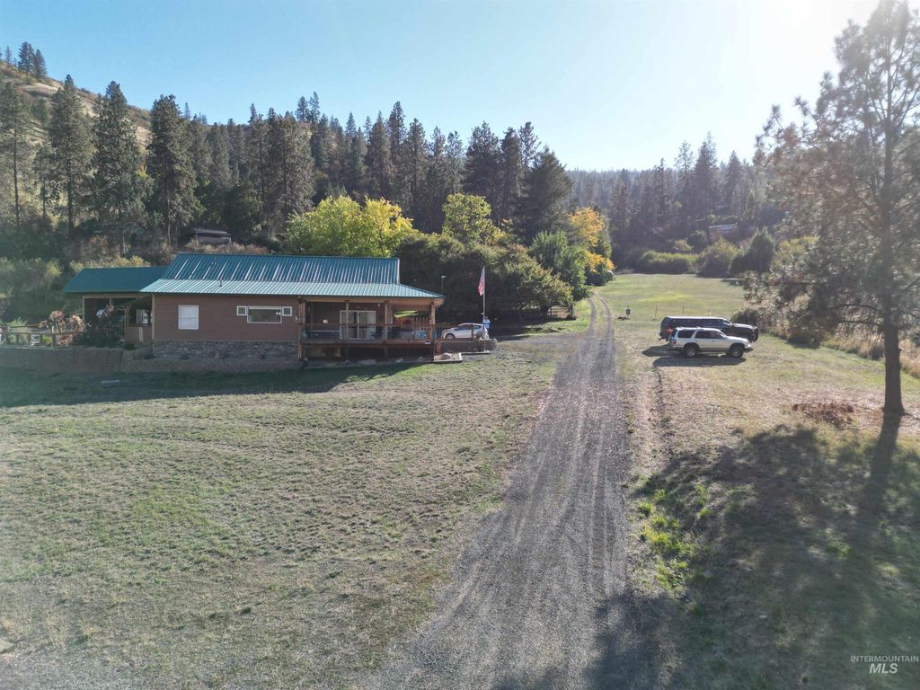 18631 Walnut Lane, Lenore, ID 83541 photo 2