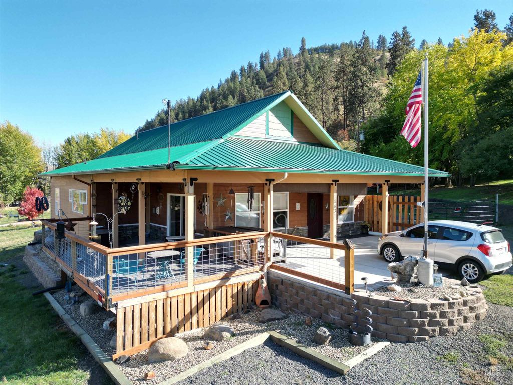 18631 Walnut Lane, Lenore, ID 83541 photo 3
