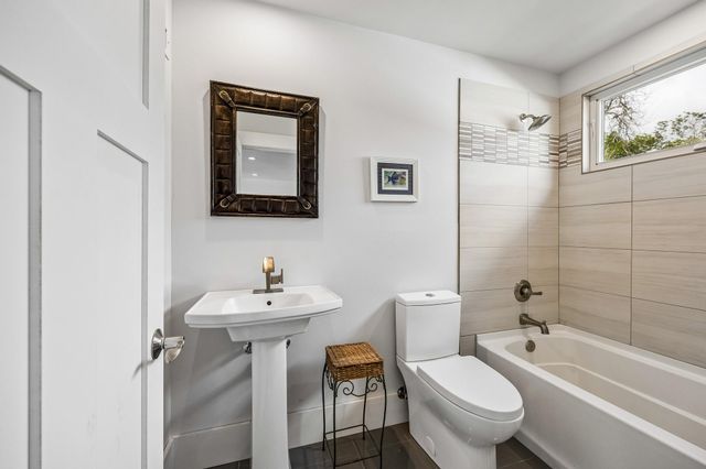 303 W Alamo Street, Brenham, TX 77833