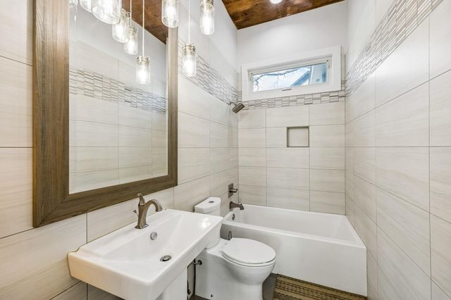 303 W Alamo Street, Brenham, TX 77833