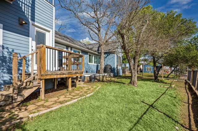 303 W Alamo Street, Brenham, TX 77833