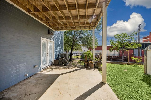 303 W Alamo Street, Brenham, TX 77833