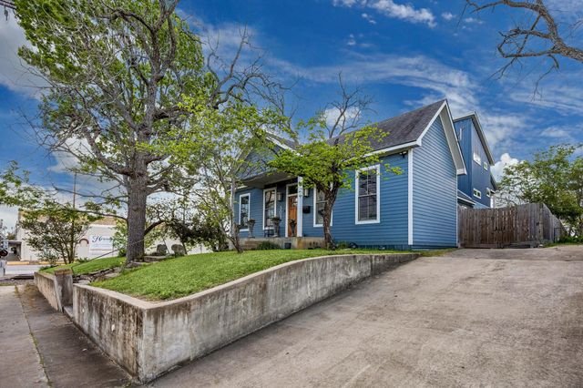 303 W Alamo Street, Brenham, TX 77833