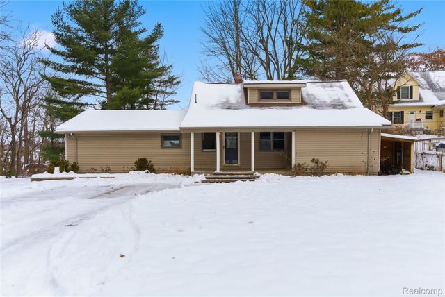 6290 Briggs Lake Drive, Brighton, MI 48116