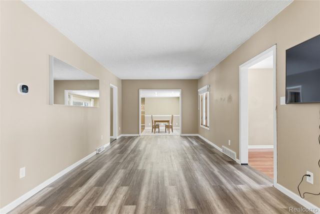 6290 Briggs Lake Drive, Brighton, MI 48116