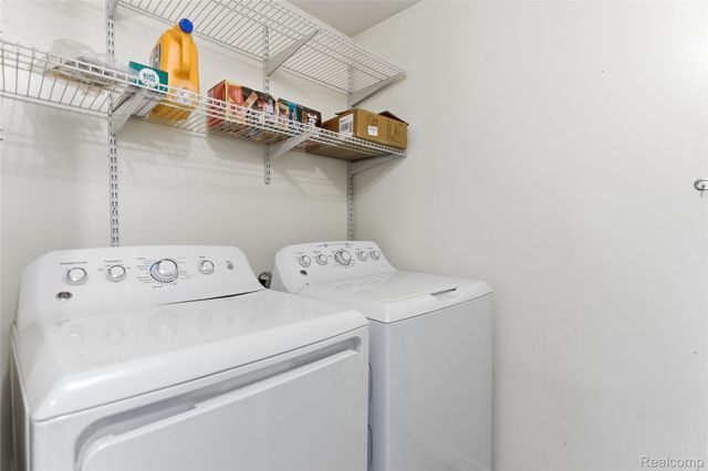 6290 Briggs Lake Drive, Brighton, MI 48116