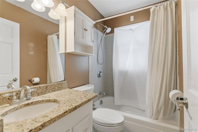 6290 Briggs Lake Drive, Brighton, MI 48116