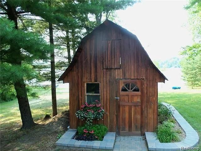 6290 Briggs Lake Drive, Brighton, MI 48116